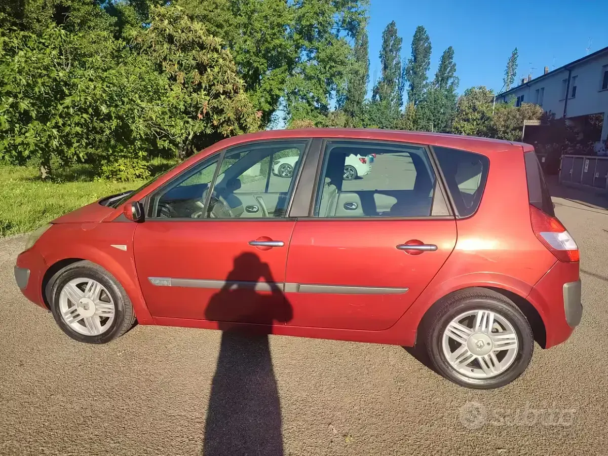 Usata Renault Scenic E-Tech 111 CV (81 kW) 2004 Arancione Monovolume