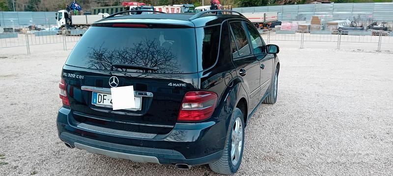 Usata Mercedes ML320 2006 Nero SUV