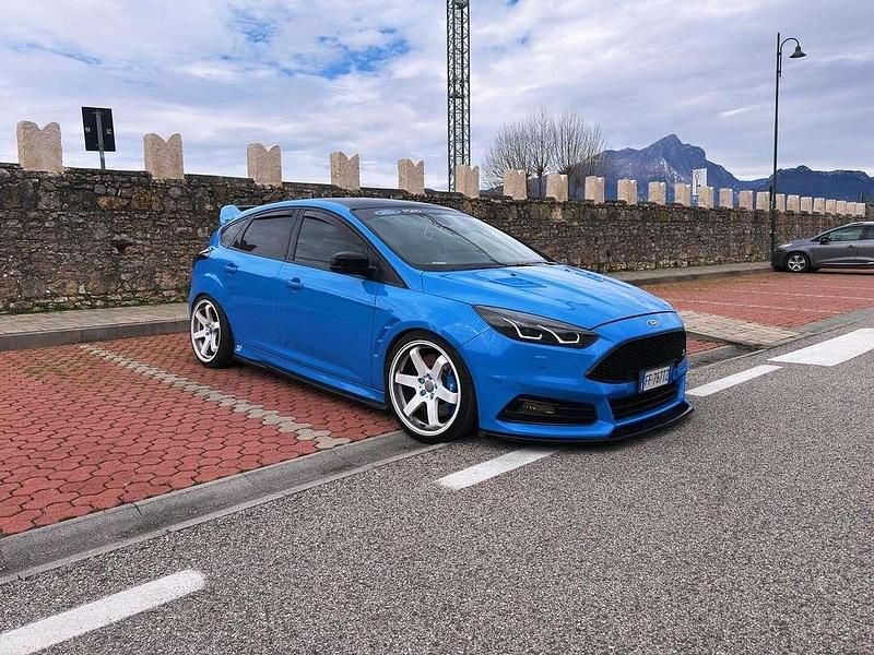 Usata Ford Focus ST 185 CV (136 kW) 2016 Berlina