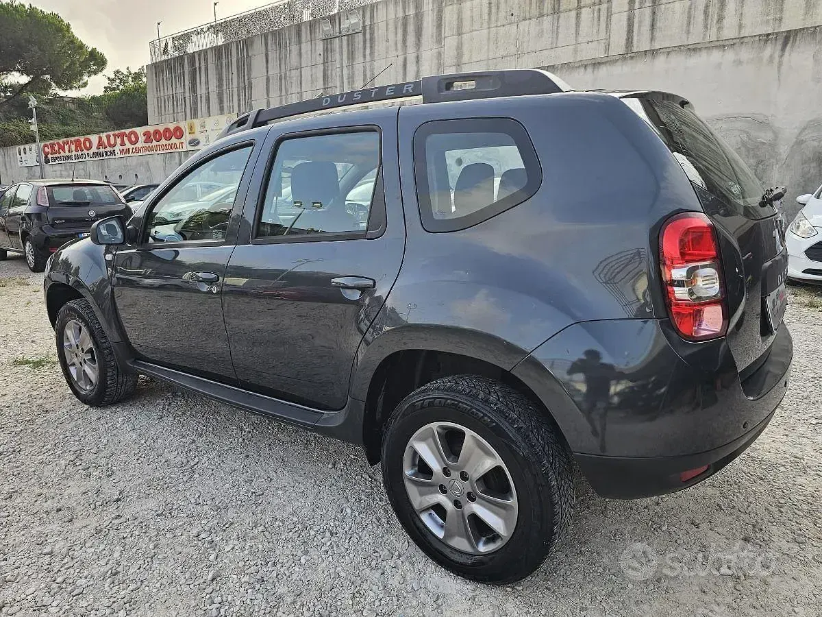 Usata Dacia Duster Lauréate 101 CV (74 kW) 2014 Grigio SUV