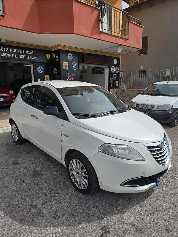 Usata Lancia Ypsilon 95 CV (69 kW) 2011 Bianco Utilitaria