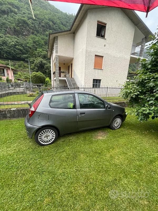 Usata Fiat Punto 60 CV (44 kW) 2004 Grigio Utilitaria