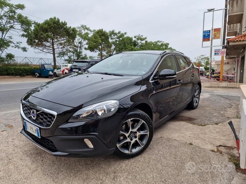Usata Volvo V40 CC Ocean Race 150 CV (110 kW) 2015 Nero Station wagon