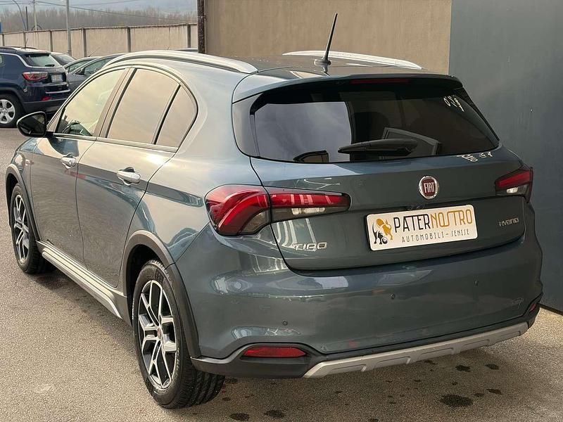 Usata Fiat Tipo Cross 131 CV (96 kW) 2022 Blu/azzurro Utilitaria