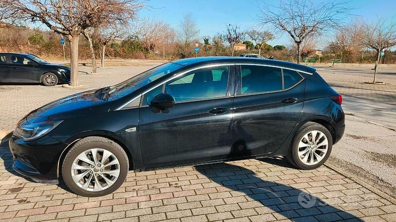 Usata Opel Astra Innovation 110 CV (80 kW) 2019 Nero Berlina