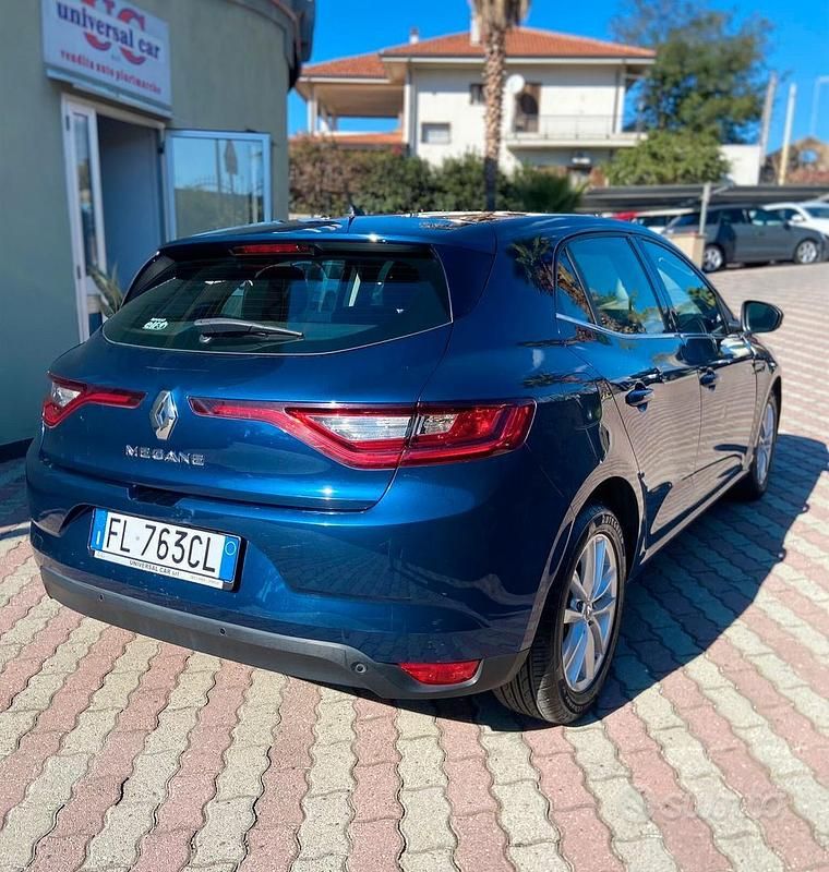 Usata Renault Mégane IV Intens 110 CV (80 kW) 2017 Blu Berlina