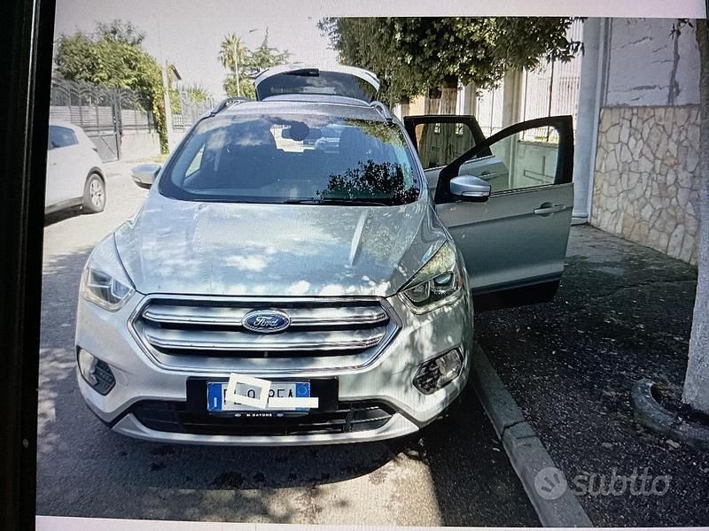 Usata Ford Kuga Titanium 120 CV (88 kW) 2017 Grigio SUV