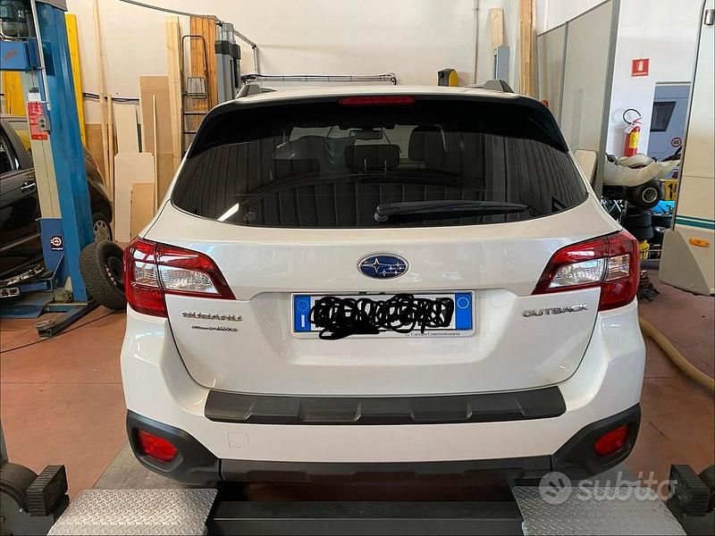 Usata Subaru Outback 175 CV (128 kW) 2019 Bianco Station wagon