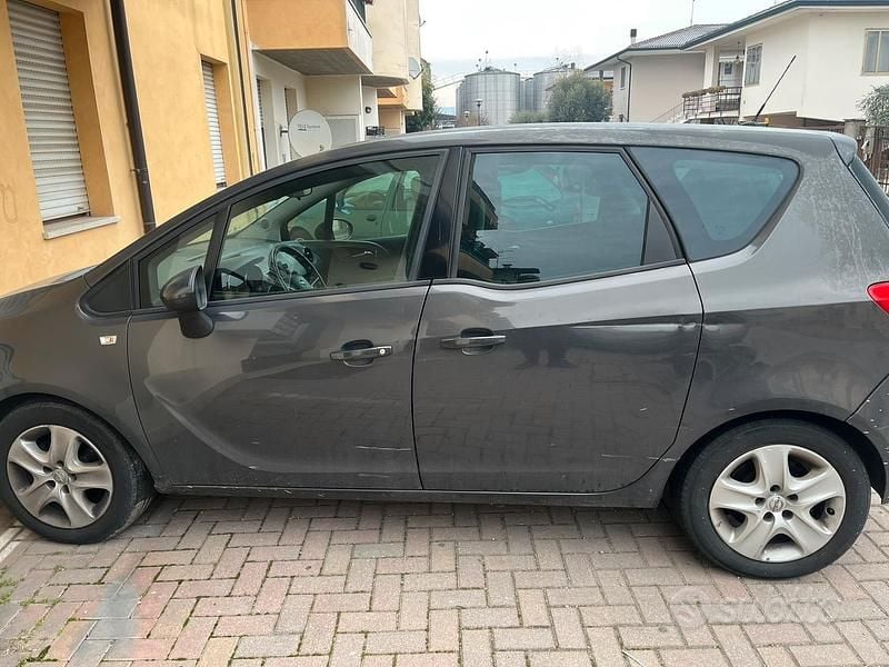 Usata Opel Meriva 120 CV (88 kW) 2014 Monovolume