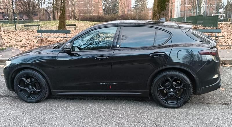 Usata Alfa Romeo Stelvio Tech Edition 160 CV (117 kW) 2019 Nero SUV