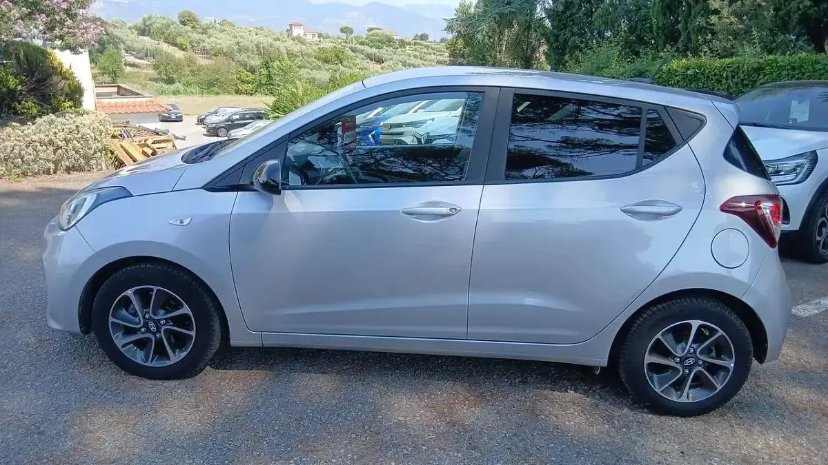 Usata Hyundai i10 Advanced 65 CV (47 kW) 2019 Argento Utilitaria