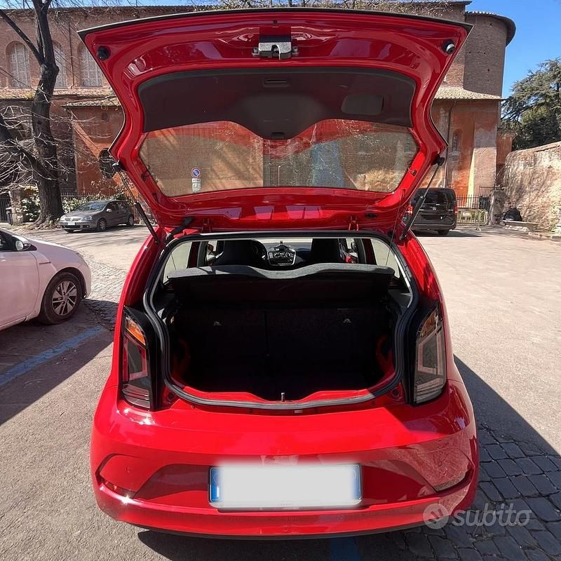 Usata VW up! Move 65 CV (47 kW) 2022 Rosso Utilitaria