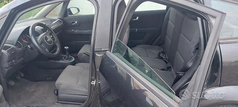 Usata Audi A2 75 CV (55 kW) 2005 Nero Utilitaria