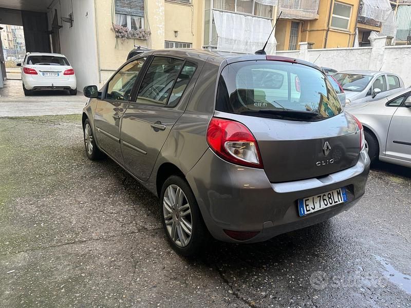 Usata Renault Clio II 75 CV (55 kW) 2011 Other Berlina