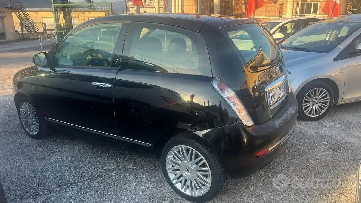 Usata Lancia Ypsilon 75 CV (55 kW) 2010 Nero Utilitaria