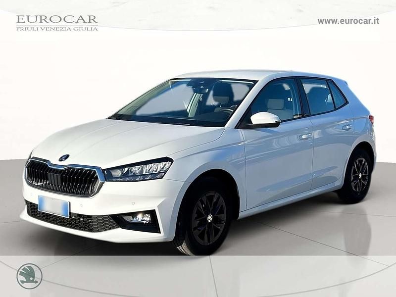 Bianco luna metallizzato Usata 2024 Skoda Fabia Tre volumi | 15.900 € (Buon prezzo) - Immagine 1/4