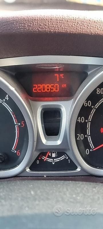 Usata Ford Fiesta Titanium 68 CV (50 kW) 2011 Berlina