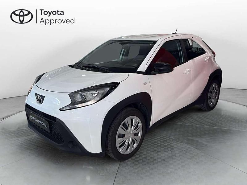 Bianco Usata 2023 Toyota Aygo X Active SUV | 12.950 € (Super prezzo) - Immagine 1/2