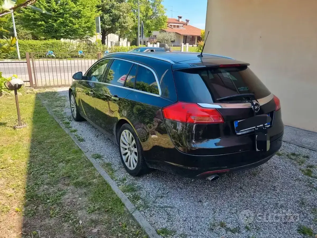 Usata Opel Insignia Cosmo 131 CV (96 kW) 2010 Nero Station wagon