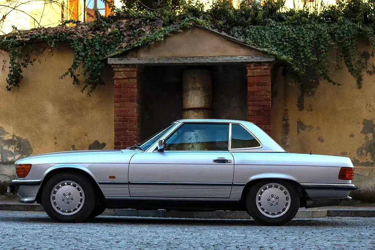 Usata Mercedes SL300 188 CV (138 kW) 1987 Argento Cabrio