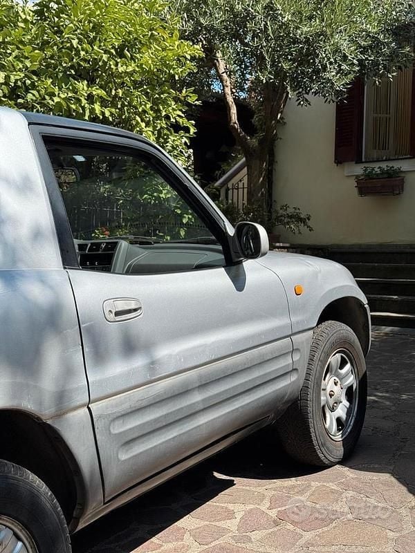 Usata Toyota RAV4 128 CV (94 kW) 1998 Grigio SUV