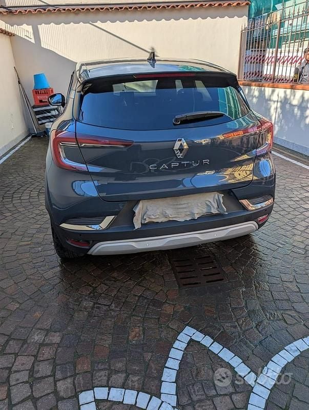 Usata Renault Captur 101 CV (74 kW) 2024 Blu SUV