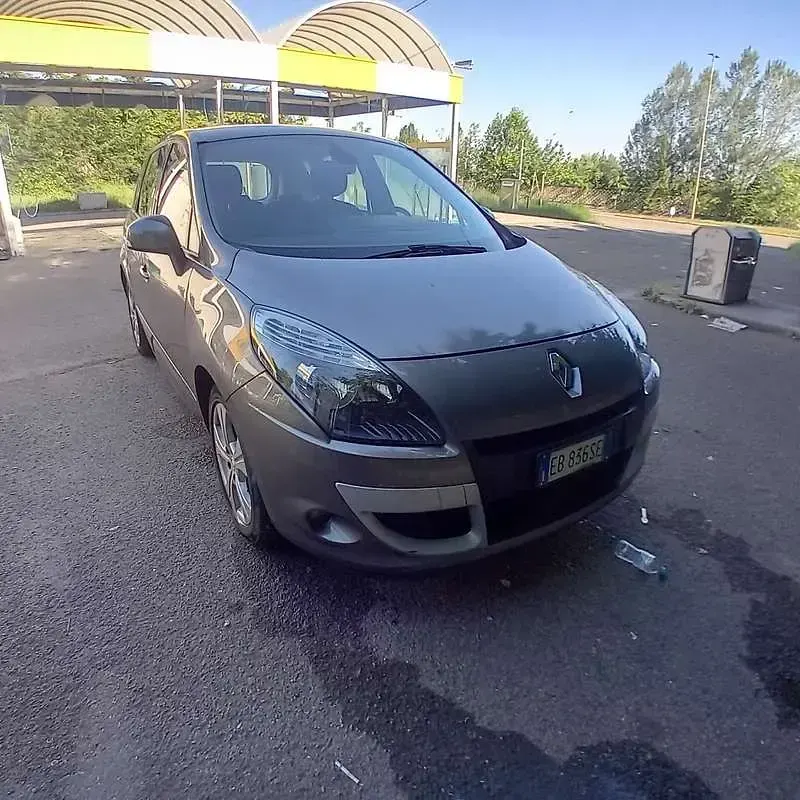Usata Renault Scénic III Dynamique 110 CV (80 kW) 2010 Monovolume