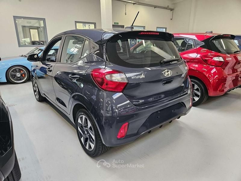 Nuova Hyundai i10 61 CV (44 kW) 2025 Aurora gray Utilitaria