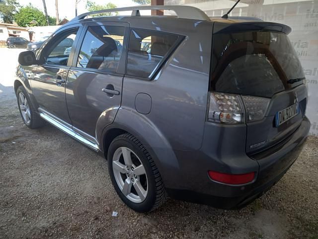 Usata Mitsubishi Outlander Instyle 156 CV (114 kW) 2009 Grigio scuro SUV
