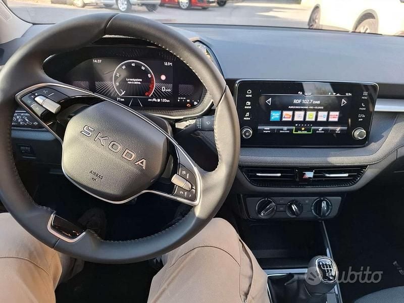 Grigio Nuova 2025 Skoda Fabia Tre volumi | 17.500 € (Super prezzo) - Immagine 1/4