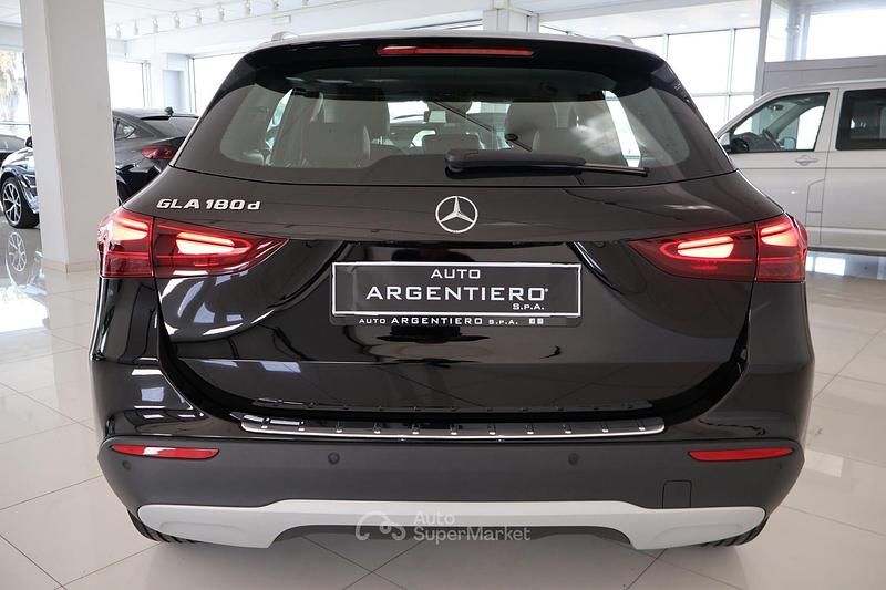 Usado Mercedes GLA180 Advanced 116 CV (85 kW) 2025 Negro SUV