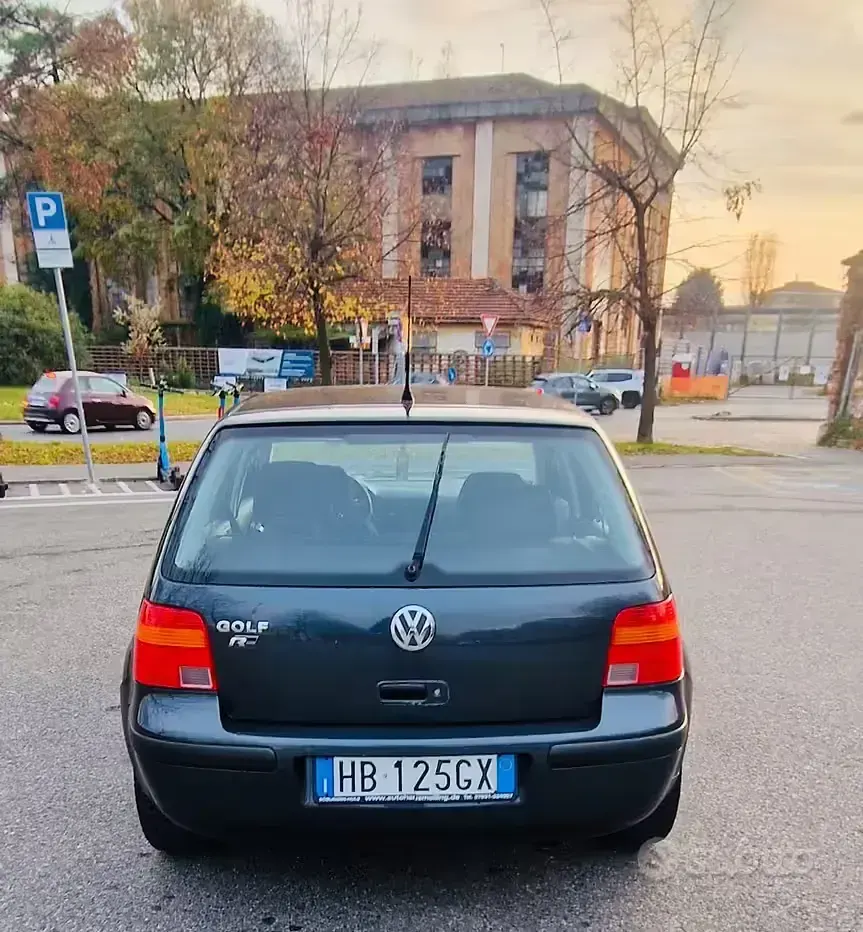 Usado VW Golf IV 100 CV (73 kW) 2002 Verde Berlina