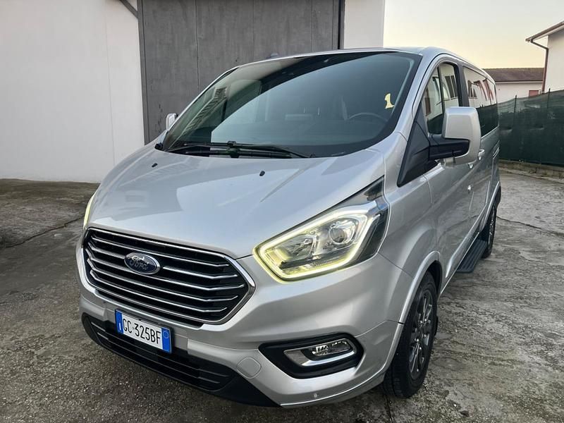 Usata Ford Tourneo 130 CV (95 kW) 2020 Grigio Monovolume