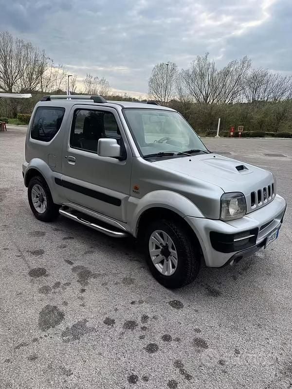 Usata Suzuki Jimny 86 CV (63 kW) 2010 Grigio SUV