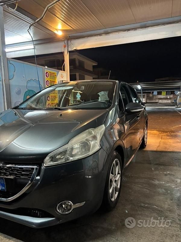 Usata Peugeot 208 Active 82 CV (60 kW) 2012 Grigio Utilitaria