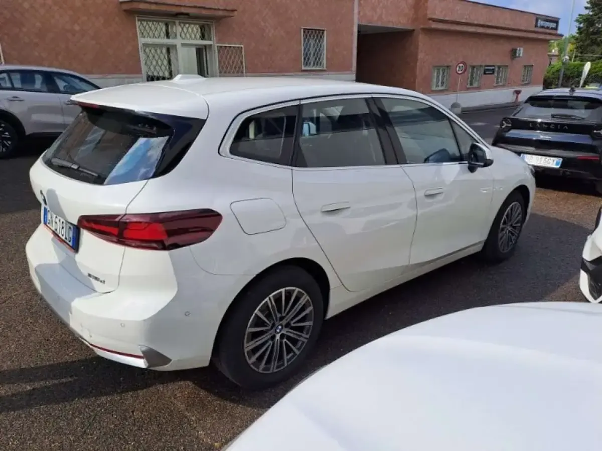 Usata BMW 218 Active Tourer Luxury Line 150 CV (110 kW) 2023 Bianco Monovolume