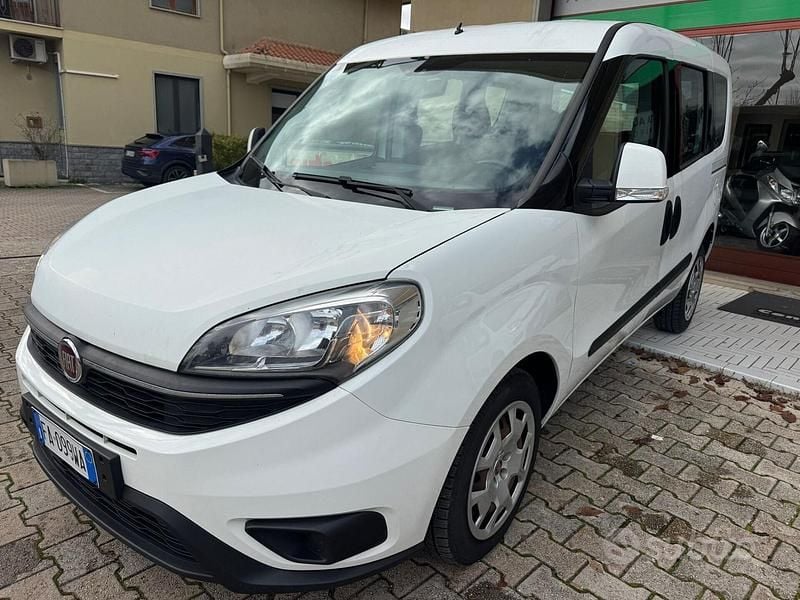 Bianco Usata 2015 Fiat Doblò Easy Monovolume | 11.500 € (Buon prezzo) - Immagine 1/4