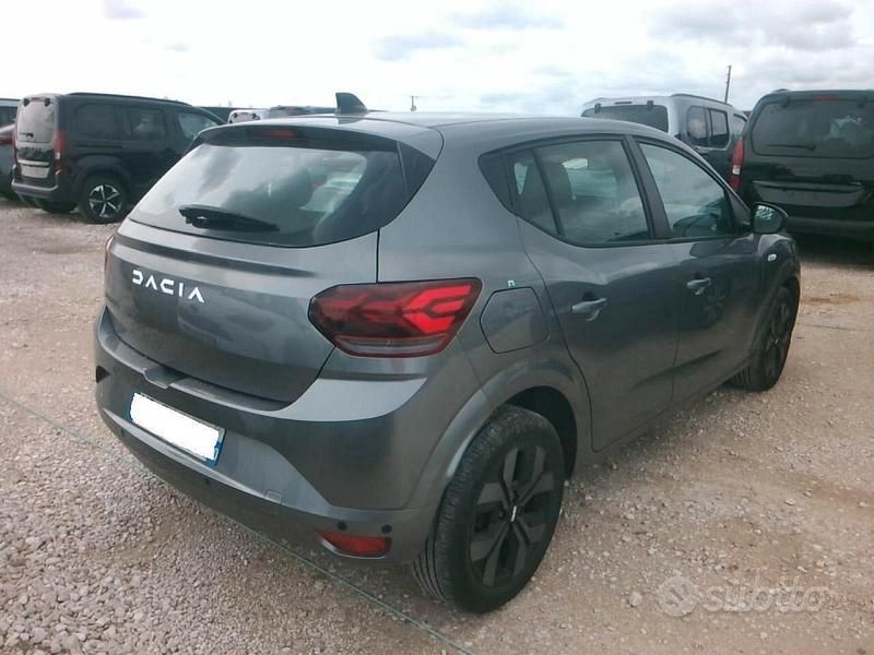Usata Dacia Sandero Journey 91 CV (66 kW) 2025 Grigio Berlina