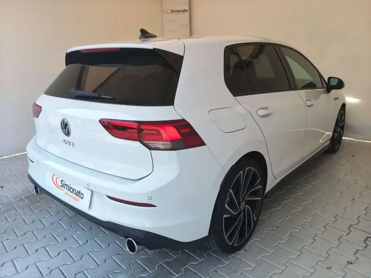 Usata VW Golf VIII GTI 245 CV (180 kW) 2023 Bianco Berlina