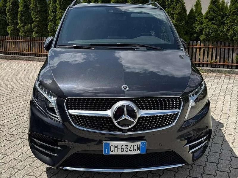 Usata Mercedes V300 239 CV (175 kW) 2023 Grigio Monovolume