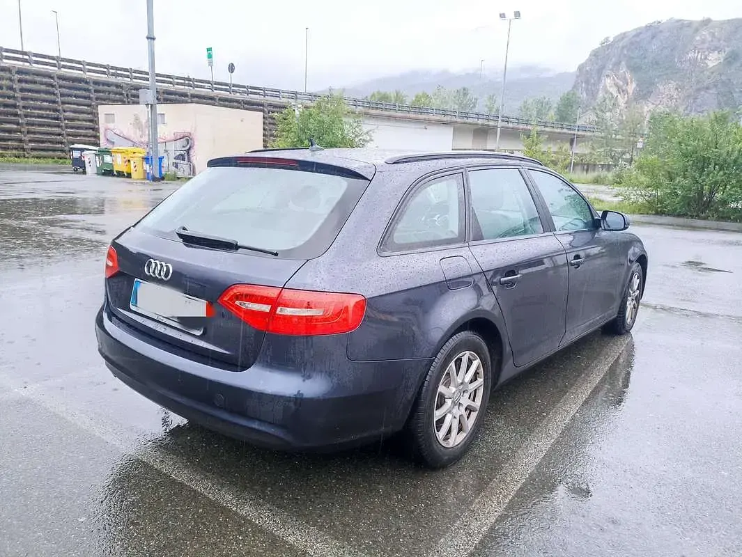 Käytetty Audi A4 Business 150 HP (110 kW) 2015 Sininen Farmari