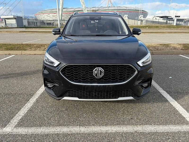 Usata MG ZS Luxury 106 CV (77 kW) 2024 Nero Station wagon