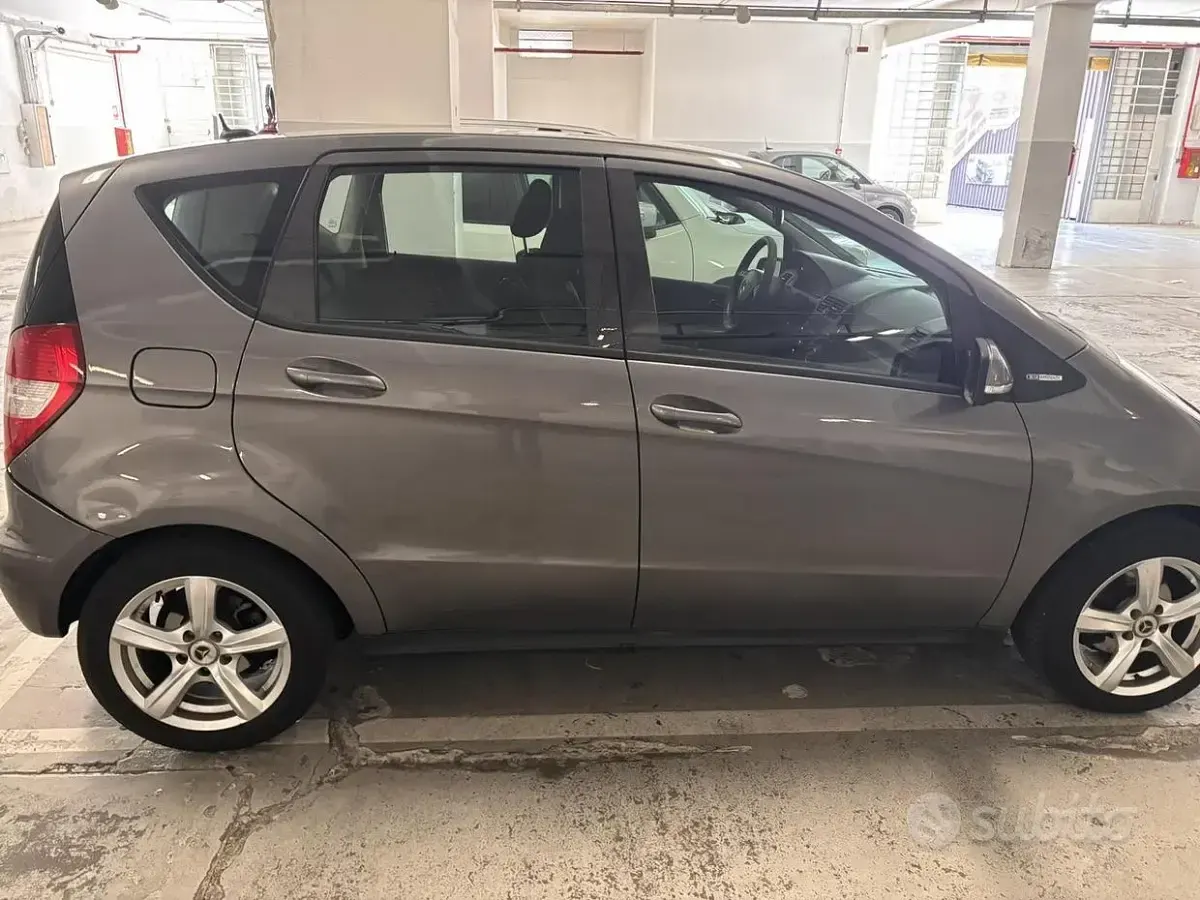 Usata Mercedes A160 95 CV (69 kW) 2011 Grigio Utilitaria