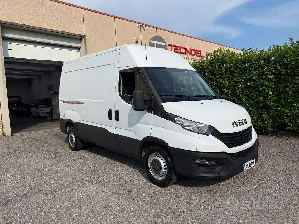 Usata Iveco Daily 116 CV (85 kW) 2020 Bianco Berlina