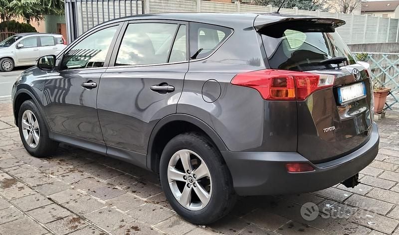 Usata Toyota RAV4 2015 Grigio SUV