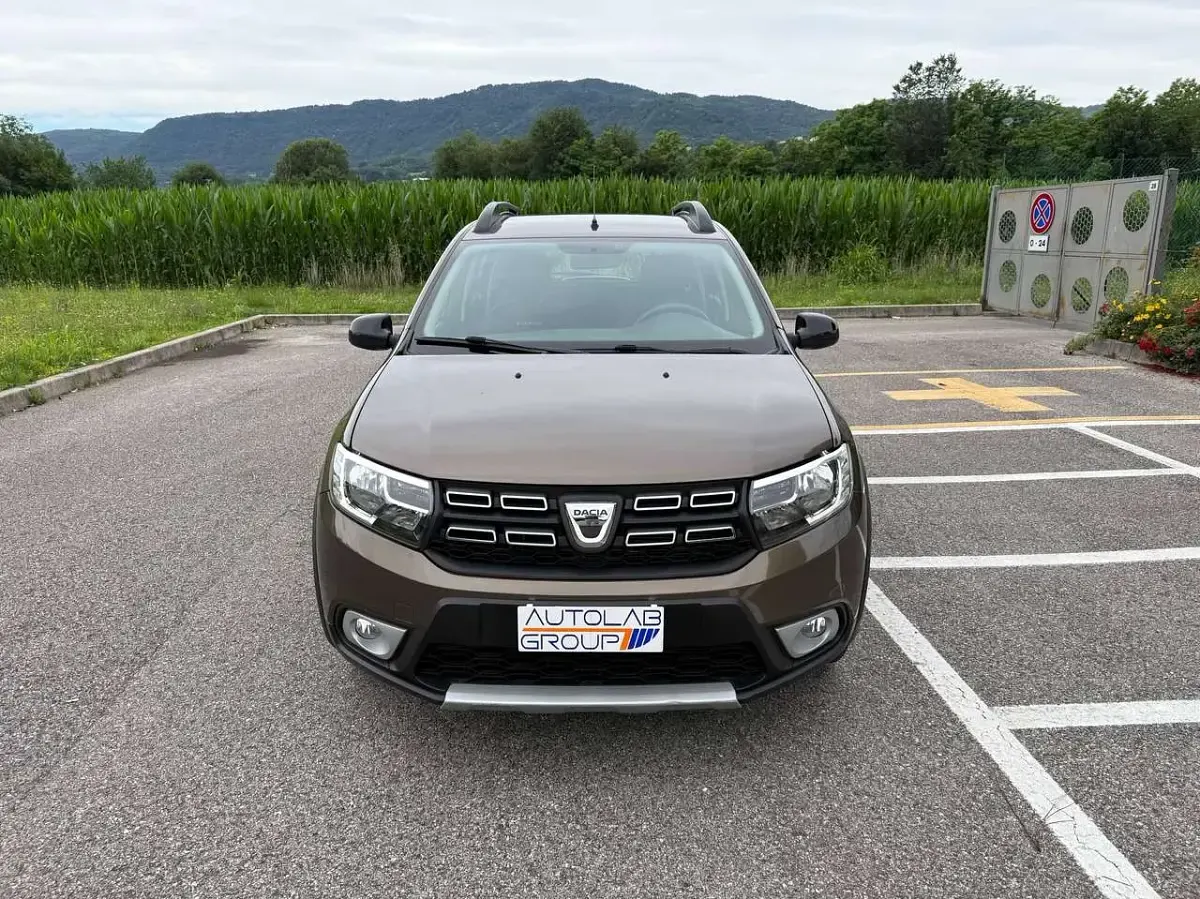 Usata Dacia Sandero Stepway 90 CV (66 kW) 2018 Brun vison Berlina