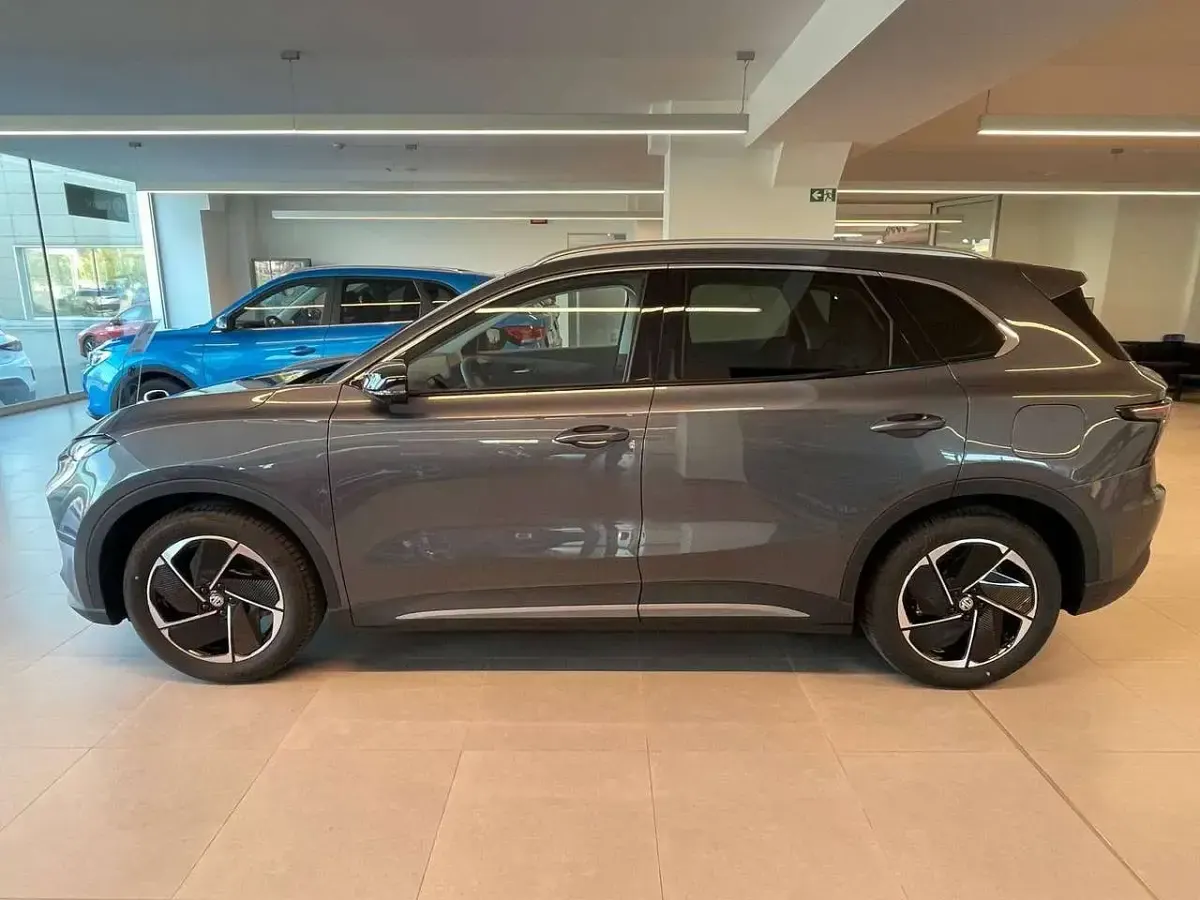 Nuova MG MGS5 EV Luxury 169 kW (230 CV) 2026 Gray pag SUV