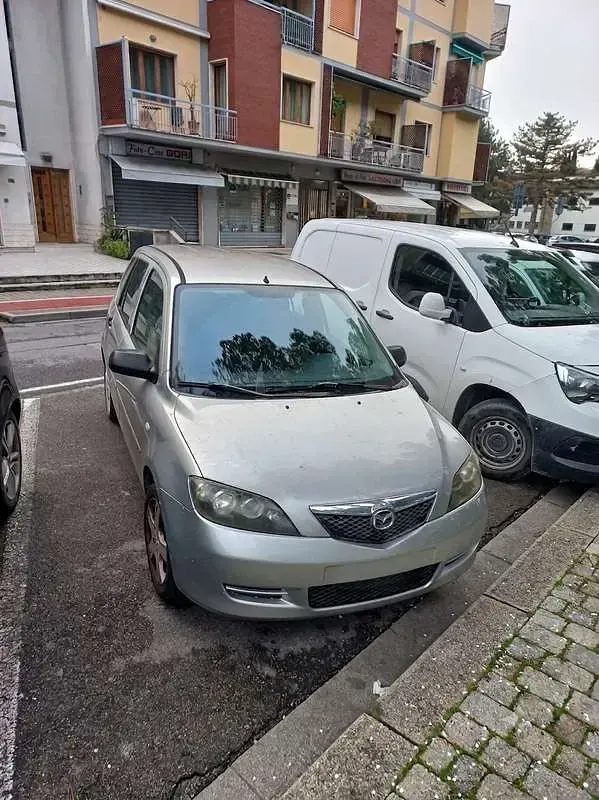 Usata Mazda 2 Style 75 CV (55 kW) 2006 Utilitaria
