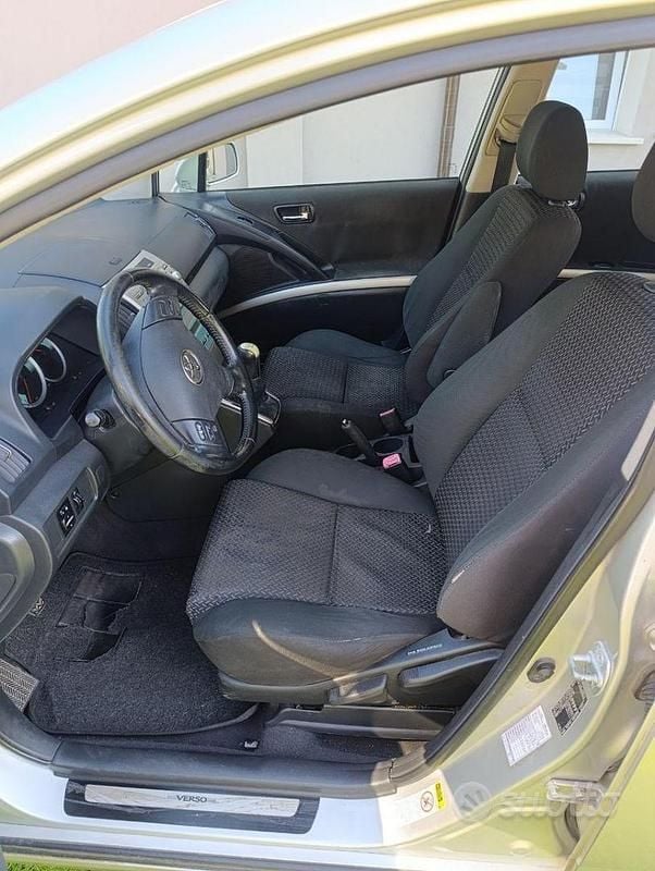 Usata Toyota Corolla Verso 2008 Grigio Monovolume