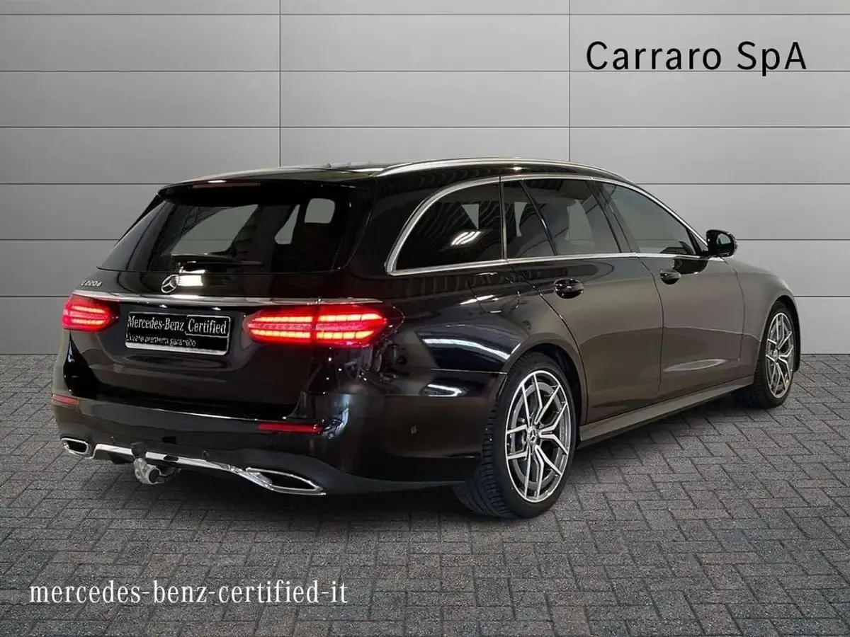 Usata Mercedes E220 Premium 200 CV (147 kW) 2022 Nero metallizzato Station wagon